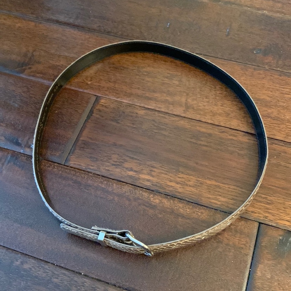 Light brown genuine snakeskin belt size Small…made in Taiwan 🇹🇼